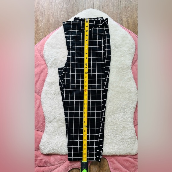 Intro ❤️ Love Me Fit Black and White Stripped Pattern Capri Pants - Picture 4 of 4